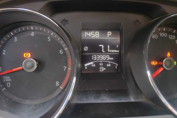 Used Volkswagen Bora 2016 1.6L Automatic Fashion Model Odometer Close Up