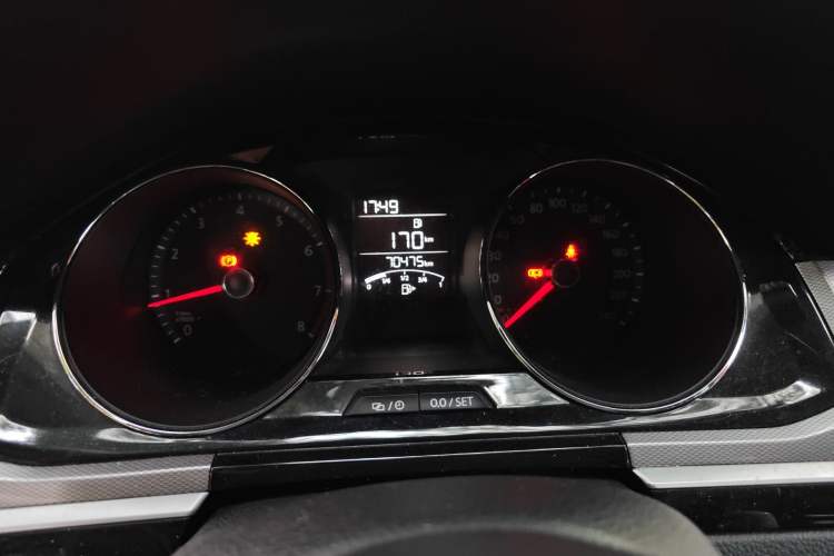 Used Volkswagen Bora 2016 1.6L Manual Comfort Model Odometer Close Up