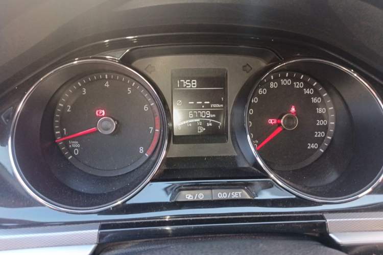 Used Volkswagen Bora 2016 1.6L Manual Comfort Model Odometer Close Up