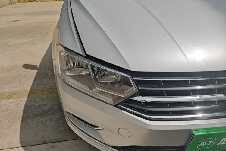 Used Volkswagen Bora 2016 1.6L Automatic Comfort Model Right Front Headlight