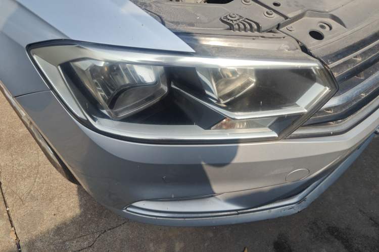 Used Volkswagen Bora 2016 1.6L Automatic Comfort Model Right Front Headlight