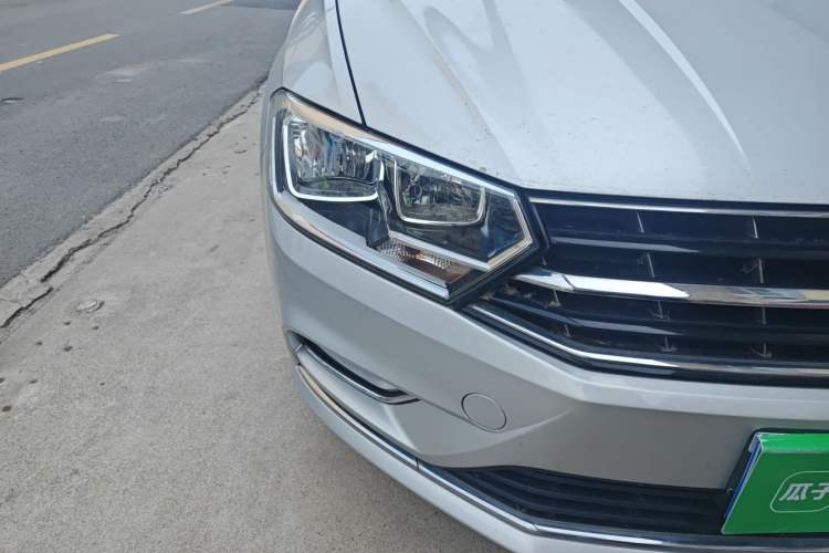 Used Volkswagen Bora 2016 1.6L Automatic Comfort Model Right Front Headlight
