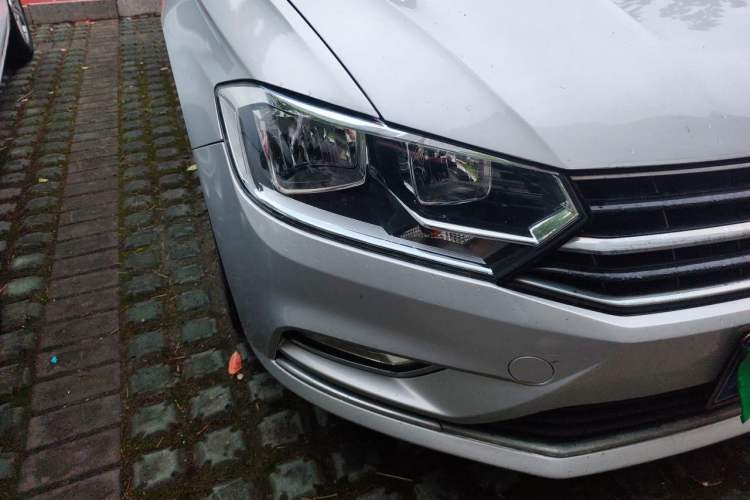 Used Volkswagen Bora 2016 1.6L Automatic Comfort Model Right Front Headlight