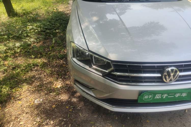 Used Volkswagen Bora 2016 1.6L Manual Comfort Model Right Front Headlight