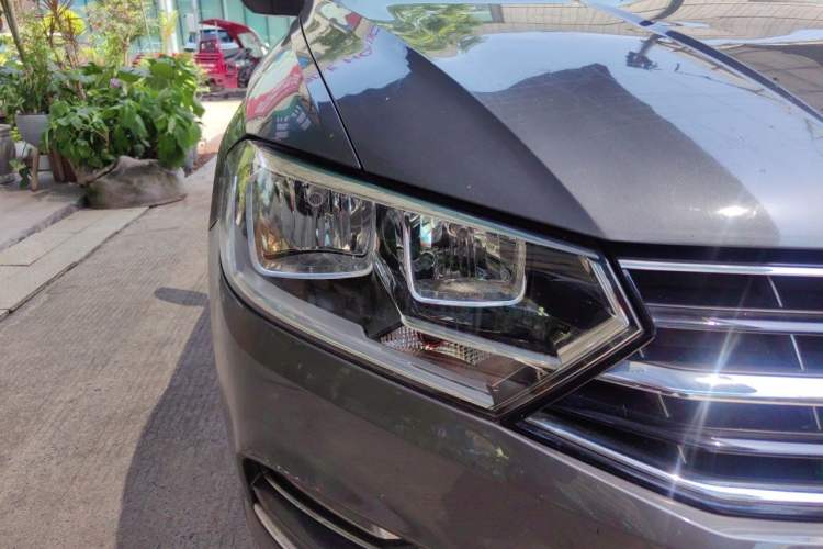 Used Volkswagen Bora 2016 1.6L Manual Comfort Model Right Front Headlight
