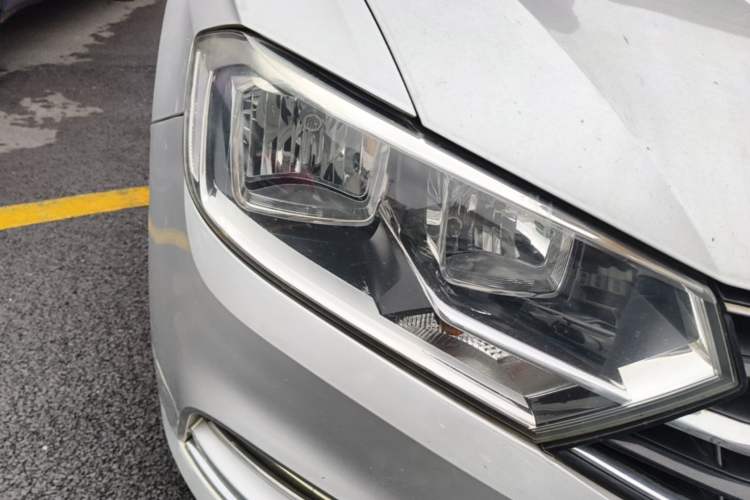 Used Volkswagen Bora 2016 1.6L Automatic Comfort Model Right Front Headlight
