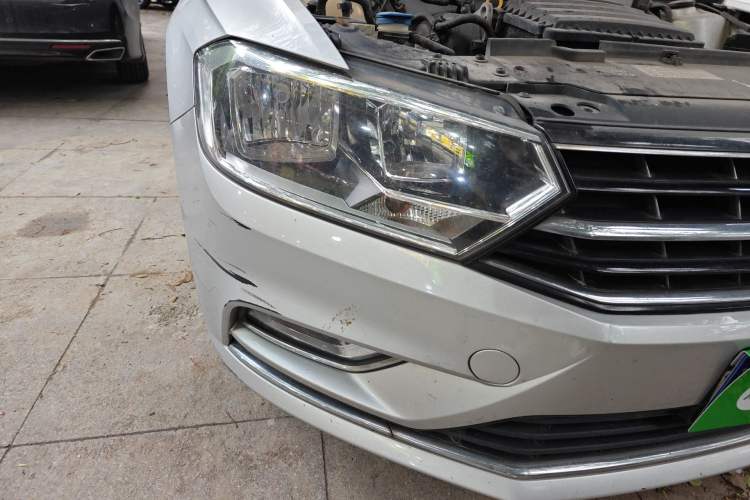 Used Volkswagen Bora 2016 1.6L Manual Comfort Model Right Front Headlight