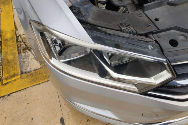Used Volkswagen Bora 2016 1.6L Manual Comfort Model Right Front Headlight