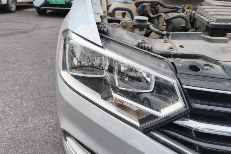 Used Volkswagen Bora 2016 1.6L Automatic Comfort Model Right Front Headlight