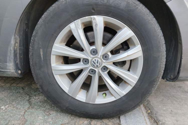 Used Volkswagen Bora 2016 1.6L Automatic Fashion Model Right Front Wheel Hub