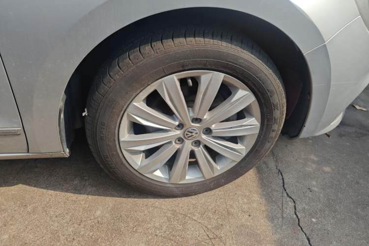 Used Volkswagen Bora 2016 1.6L Automatic Comfort Model Right Front Wheel Hub