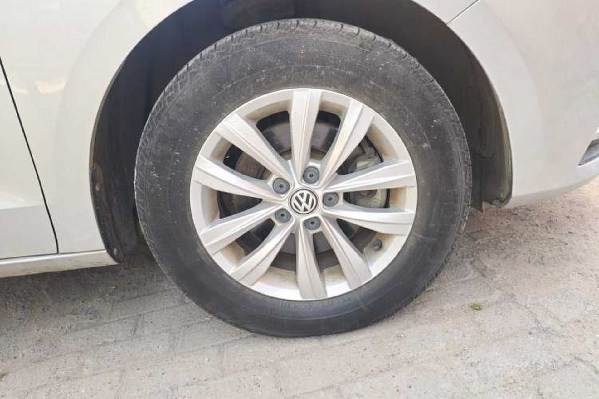 Used Volkswagen Bora 2016 1.6L Manual Fashion Edition Right Front Wheel Hub
