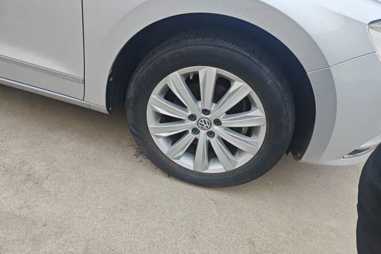 Used Volkswagen Bora 2016 1.6L Automatic Comfort Model Right Front Wheel Hub