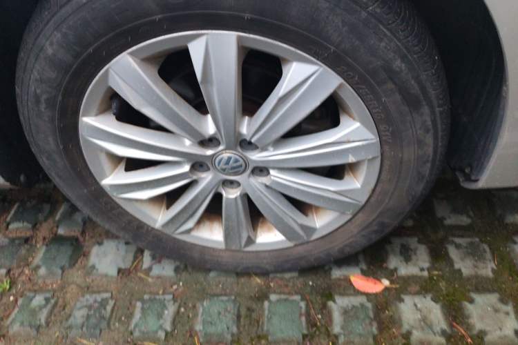 Used Volkswagen Bora 2016 1.6L Automatic Comfort Model Right Front Wheel Hub