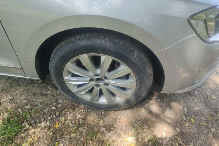 Used Volkswagen Bora 2016 1.6L Manual Comfort Model Right Front Wheel Hub