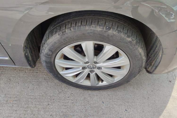 Used Volkswagen Bora 2016 1.6L Manual Comfort Model Right Front Wheel Hub