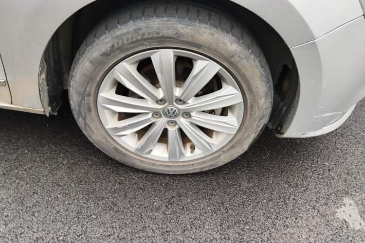 Used Volkswagen Bora 2016 1.6L Automatic Comfort Model Right Front Wheel Hub