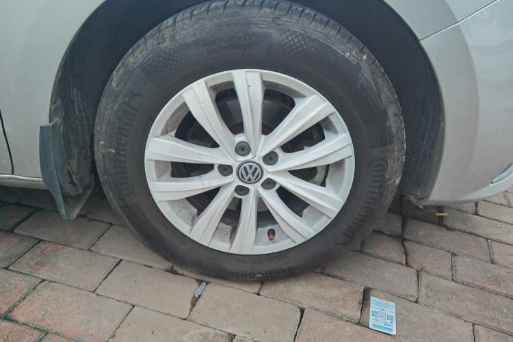 Used Volkswagen Bora 2016 1.6L Manual Fashion Edition Right Front Wheel Hub
