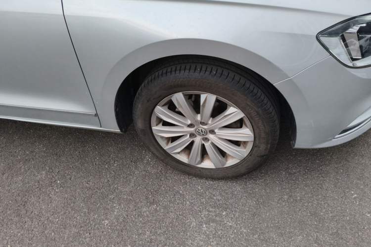 Used Volkswagen Bora 2016 1.6L Automatic Comfort Model Right Front Wheel Hub