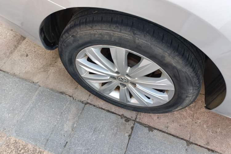 Used Volkswagen Bora 2016 1.6L Automatic Comfort Model Right Rear Wheel Hub