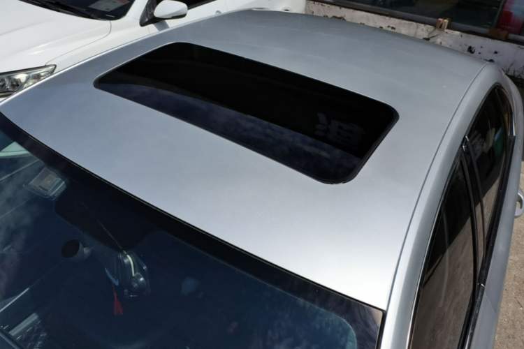 Used Volkswagen Bora 2016 1.6L Automatic Comfort Model Roof