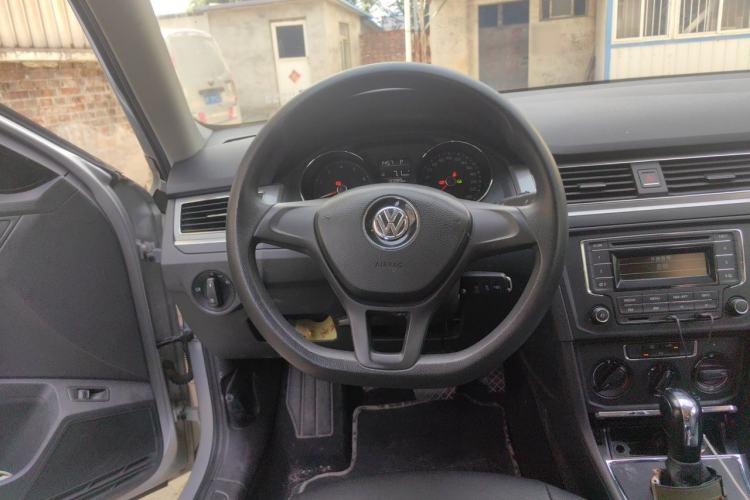 Used Volkswagen Bora 2016 1.6L Automatic Fashion Model Steering Wheel
