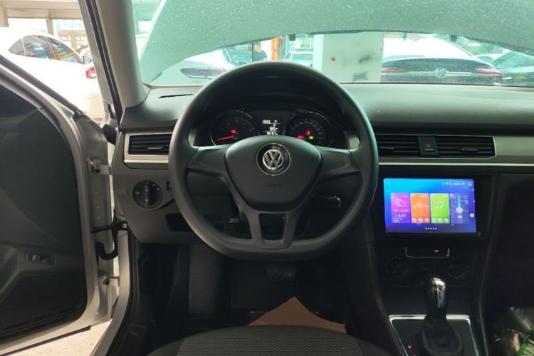 Used Volkswagen Bora 2016 1.6L Automatic Fashion Model Steering Wheel