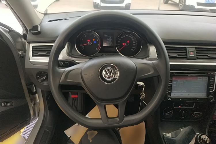 Used Volkswagen Bora 2016 1.6L Manual Fashion Edition Steering Wheel