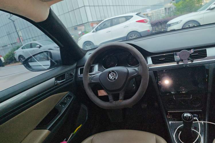 Used Volkswagen Bora 2016 1.6L Manual Fashion Edition Steering Wheel