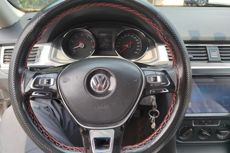 Used Volkswagen Bora 2016 1.6L Manual Fashion Edition Steering Wheel