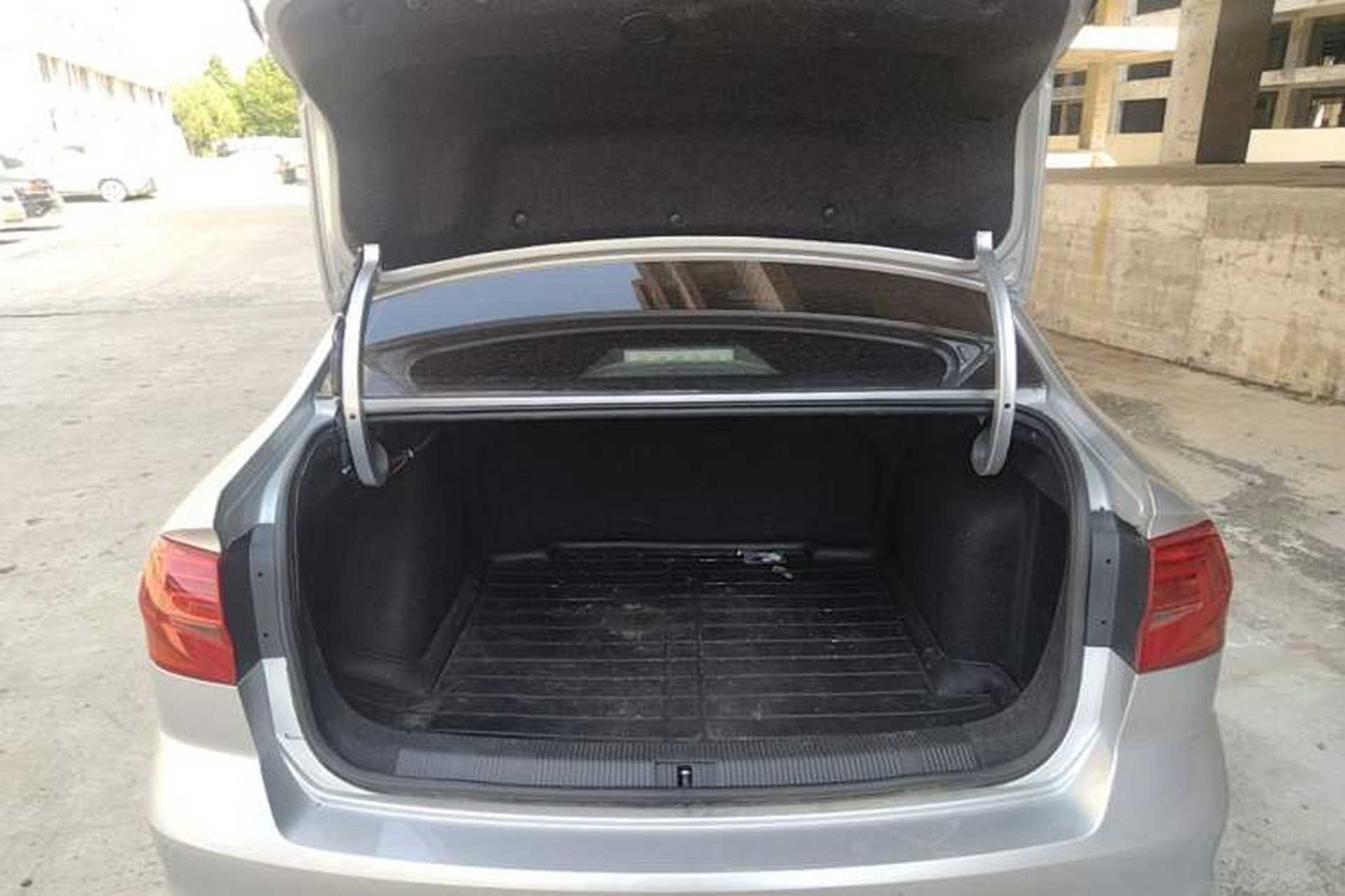 Used Volkswagen Bora 2016 1.6L Manual Fashion Edition Trunk