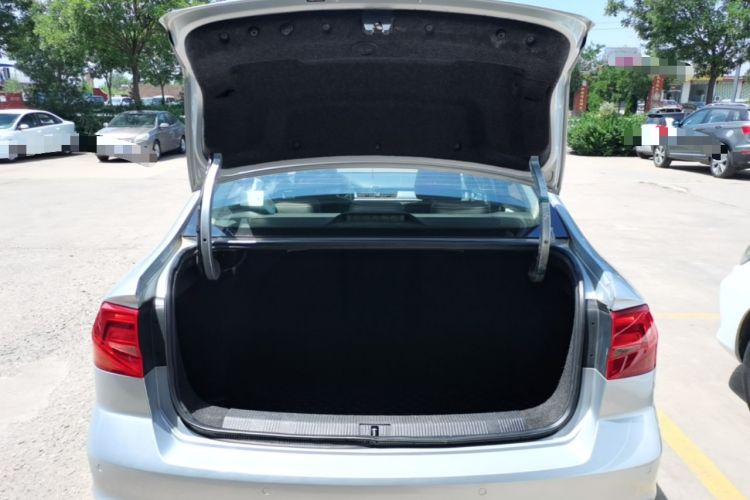 Used Volkswagen Bora 2016 1.6L Automatic Comfort Model Trunk