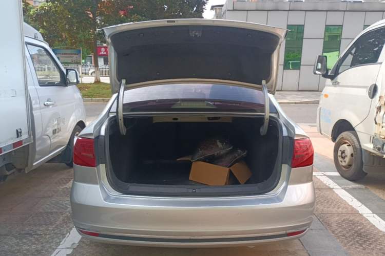 Used Volkswagen Bora 2016 1.6L Automatic Comfort Model Trunk