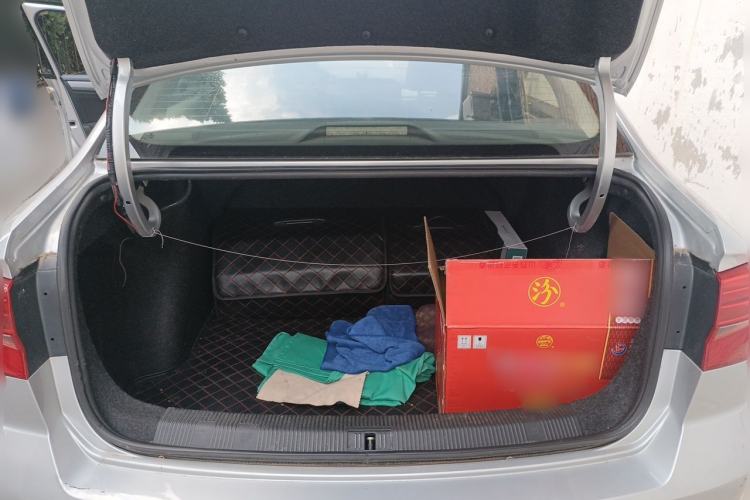 Used Volkswagen Bora 2016 1.6L Manual Fashion Edition Trunk