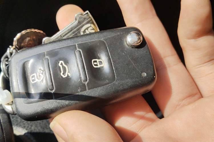 Used Volkswagen Bora 2016 1.6L Manual Fashion Edition Vehicle Key