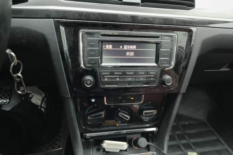 Used Volkswagen Bora 2016 1.6L Manual Comfort Model Audio And AC Panel