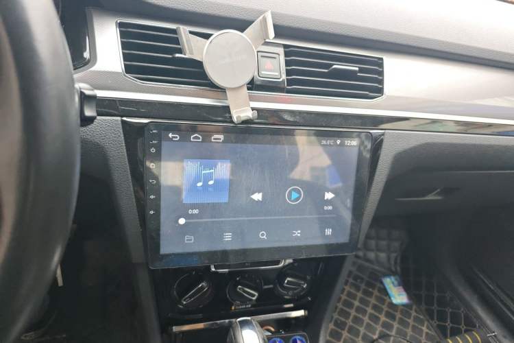 Used Volkswagen Bora 2016 1.6L Automatic Comfort Model Audio And AC Panel
