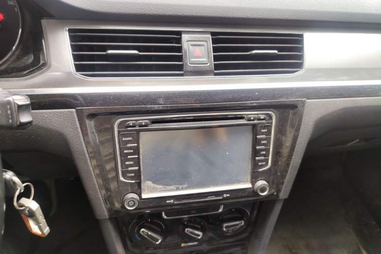 Used Volkswagen Bora 2016 1.6L Manual Comfort Model Audio And AC Panel