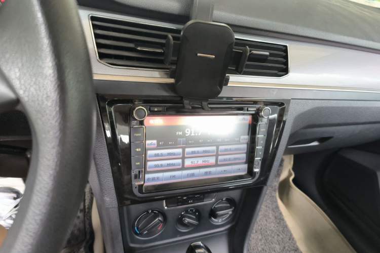 Used Volkswagen Bora 2016 1.6L Automatic Fashion Model Audio And AC Panel