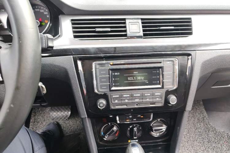 Used Volkswagen Bora 2016 1.6L Automatic Comfort Model Audio And AC Panel