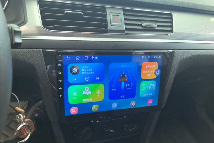 Used Volkswagen Bora 2016 1.6L Automatic Fashion Model Audio And AC Panel