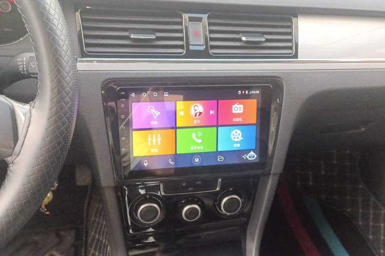 Used Volkswagen Bora 2016 1.6L Manual Fashion Edition Audio And AC Panel