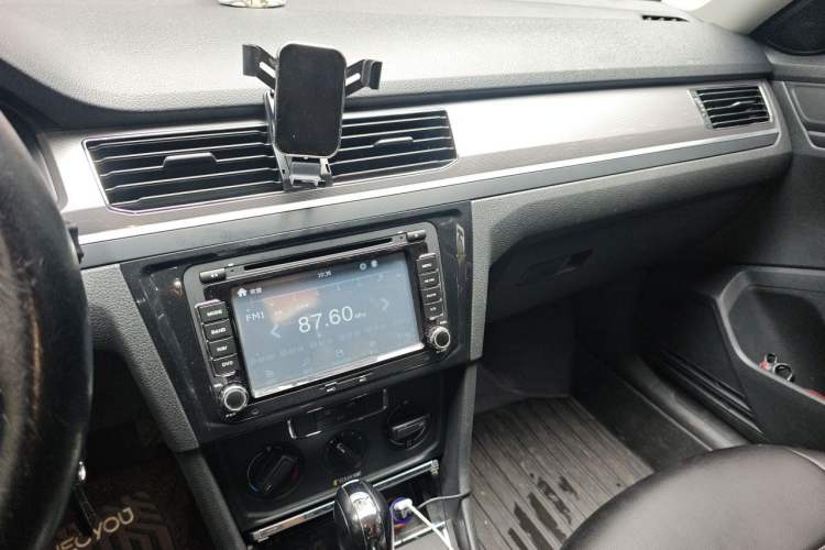 Used Volkswagen Bora 2016 1.6L Automatic Fashion Model Audio And AC Panel