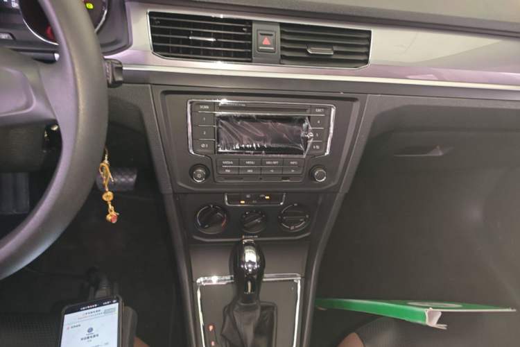 Used Volkswagen Bora 2016 1.6L Automatic Fashion Model Audio And AC Panel