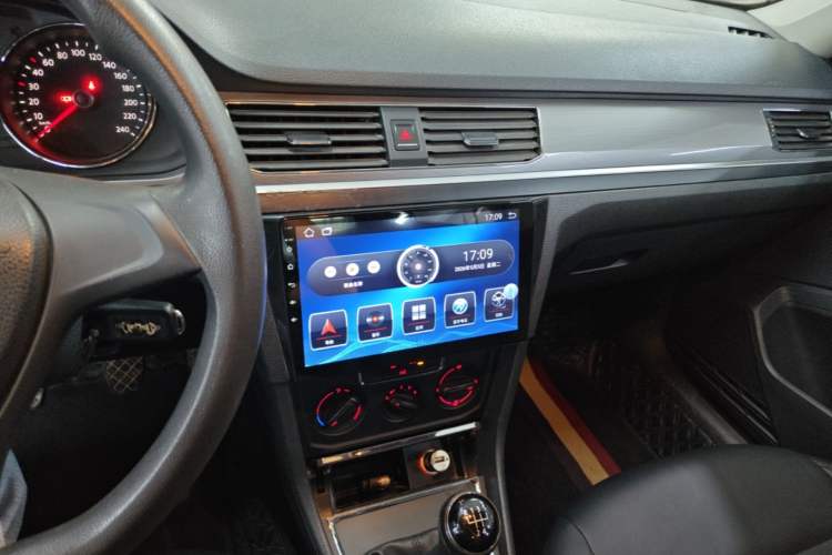Used Volkswagen Bora 2016 1.6L Manual Fashion Edition Audio And AC Panel