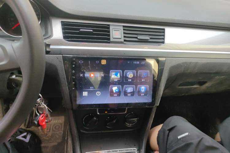 Used Volkswagen Bora 2016 1.6L Manual Fashion Edition Audio And AC Panel