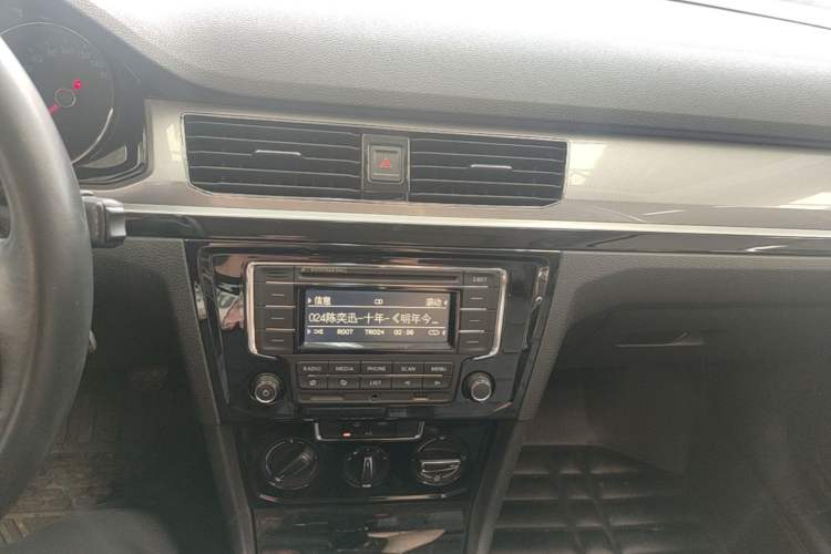 Used Volkswagen Bora 2016 1.6L Manual Comfort Model Audio And AC Panel