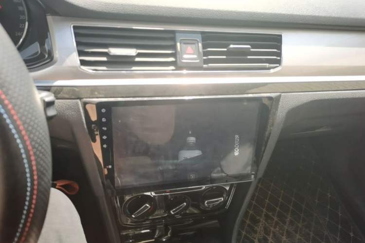 Used Volkswagen Bora 2016 1.6L Manual Comfort Model Audio And AC Panel