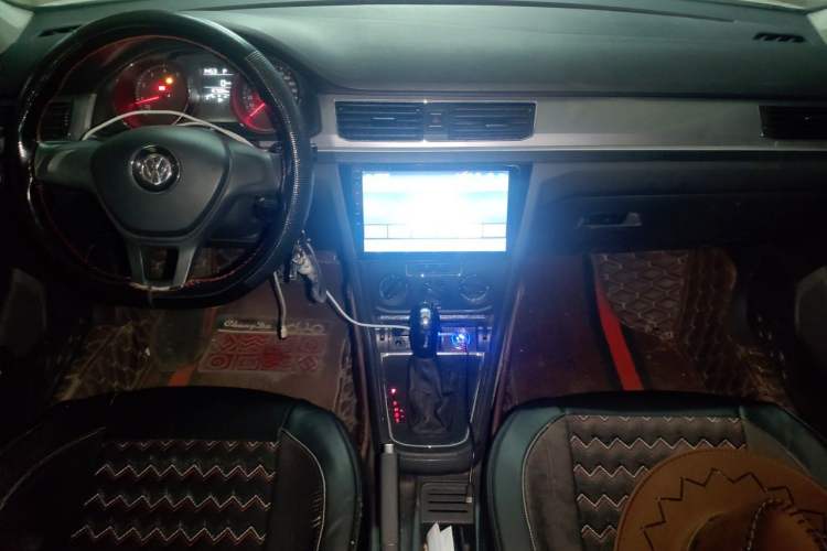 Used Volkswagen Bora 2016 1.6L Automatic Fashion Model Audio And AC Panel