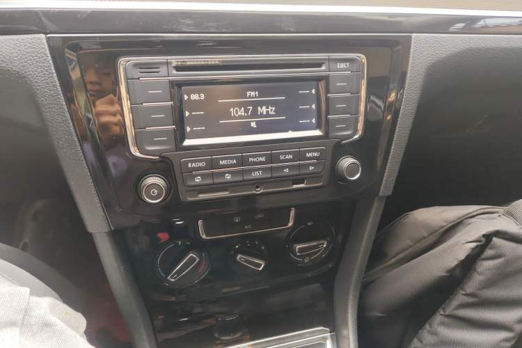Used Volkswagen Bora 2016 230TSI Manual Comfort Version Audio And AC Panel